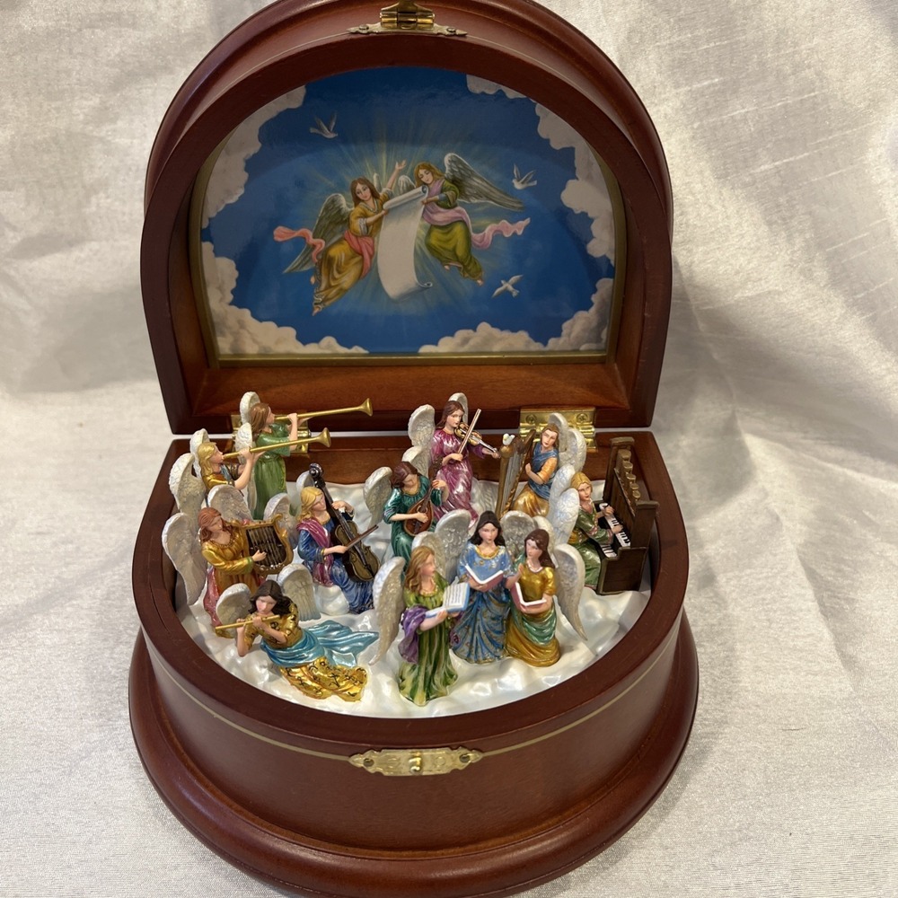 New- Vtg The Danbury Mint -Heavenly Angels- Wood Music Box Plays In Excelsis Deo